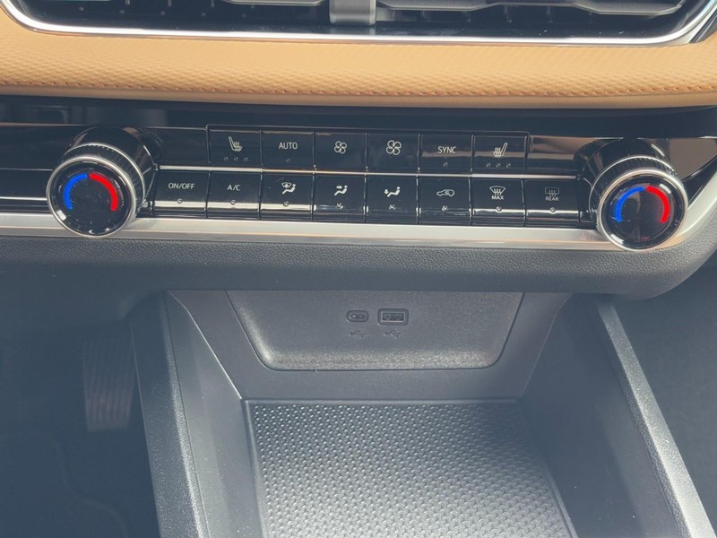 Chevrolet Equinox Vehicle Image 18