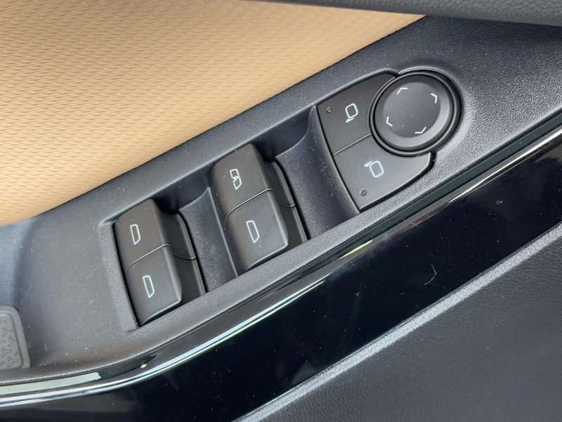 Chevrolet Equinox Vehicle Image 19