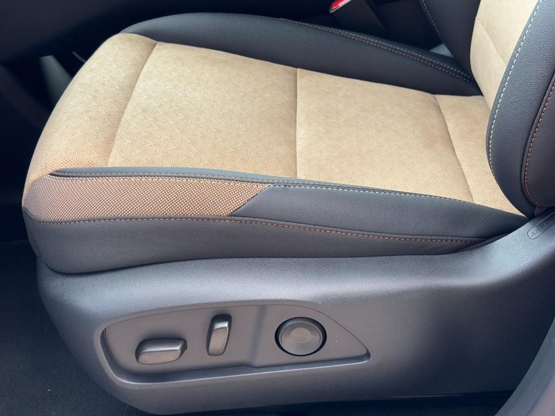 Chevrolet Equinox Vehicle Image 21