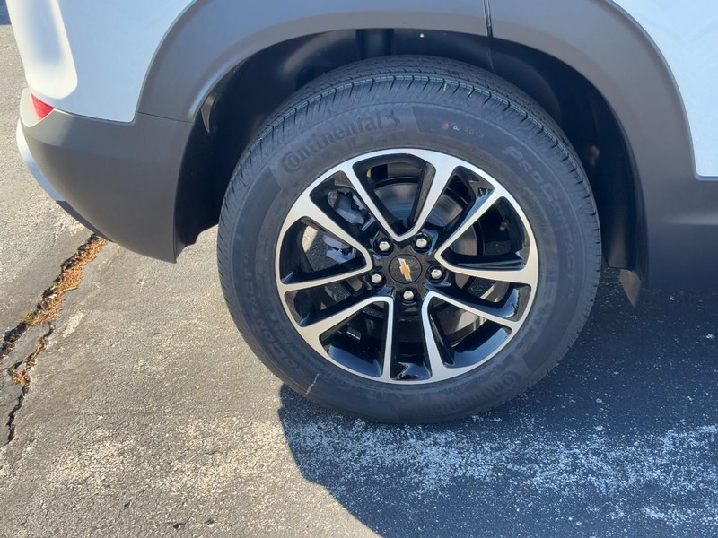 Chevrolet TrailBlazer Vehicle Image 04