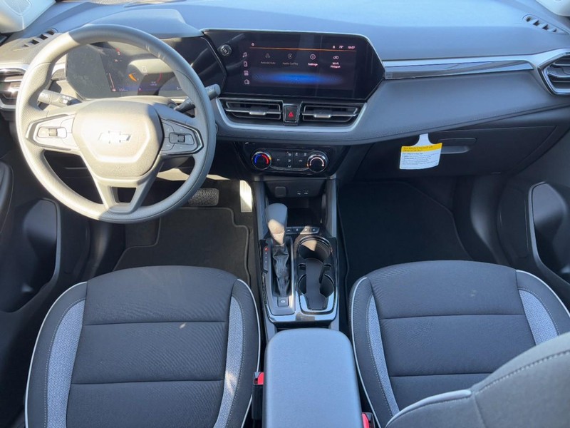 Chevrolet TrailBlazer Vehicle Image 06