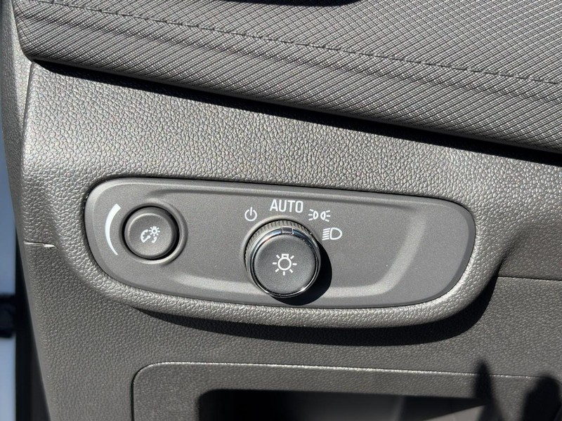 Chevrolet TrailBlazer Vehicle Image 11