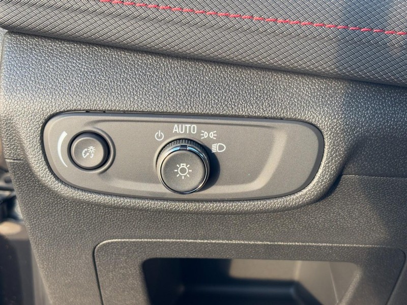 Chevrolet TrailBlazer Vehicle Image 11