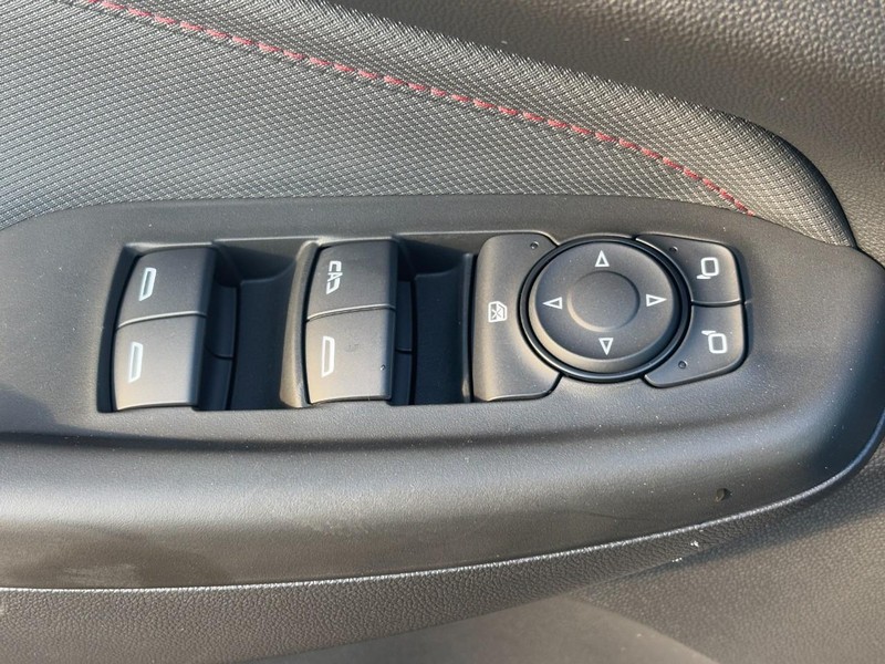 Chevrolet TrailBlazer Vehicle Image 18