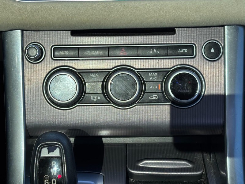 Land Rover Range Rover Sport Vehicle Image 14
