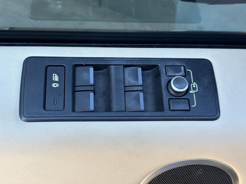 Land Rover Range Rover Sport Vehicle Image 24