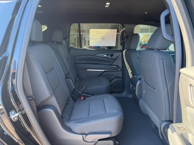 Chevrolet Traverse Vehicle Image 05