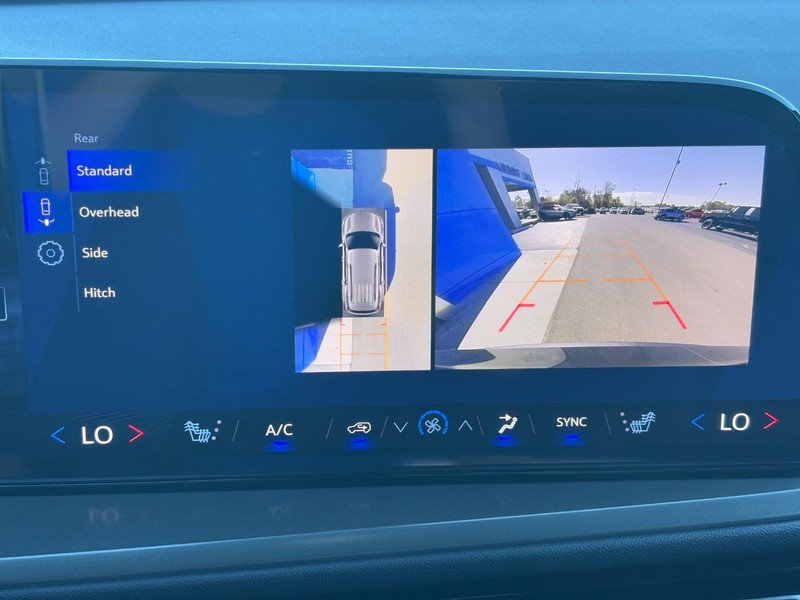 Chevrolet Traverse Vehicle Image 16