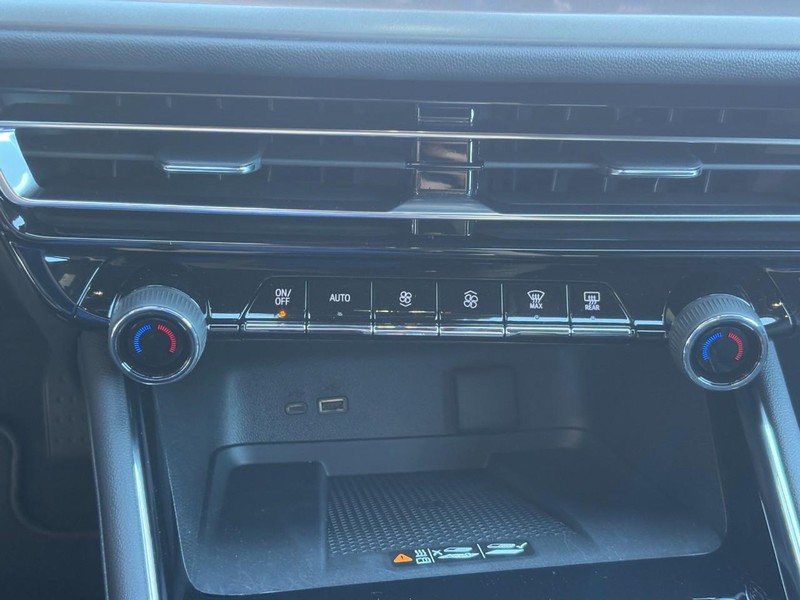 Chevrolet Traverse Vehicle Image 18