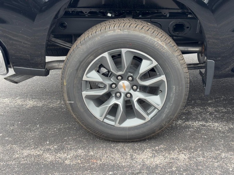 Chevrolet Silverado 1500 Vehicle Image 04