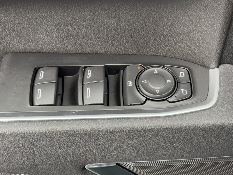 Chevrolet Silverado 1500 Vehicle Image 18