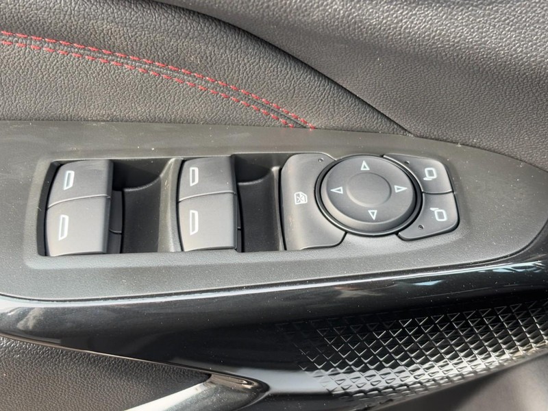 Chevrolet Trax Vehicle Image 18