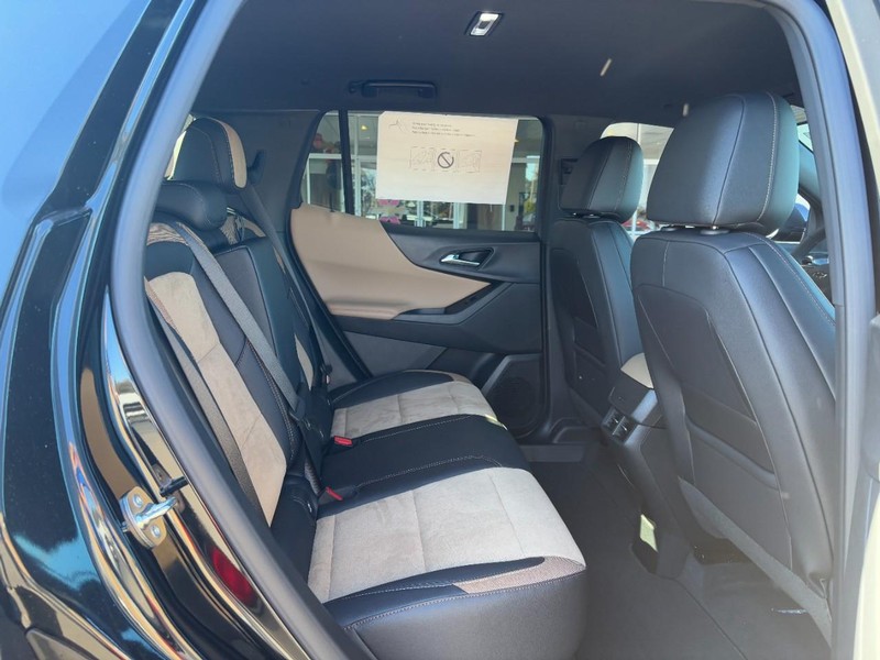 Chevrolet Equinox Vehicle Image 05