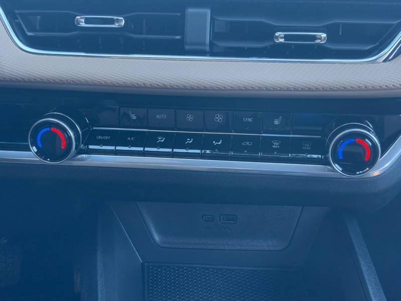 Chevrolet Equinox Vehicle Image 09