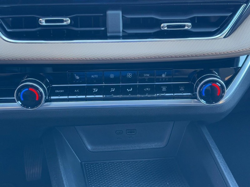 Chevrolet Equinox Vehicle Image 18