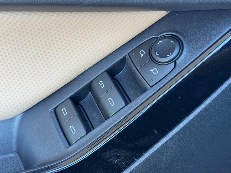 Chevrolet Equinox Vehicle Image 19