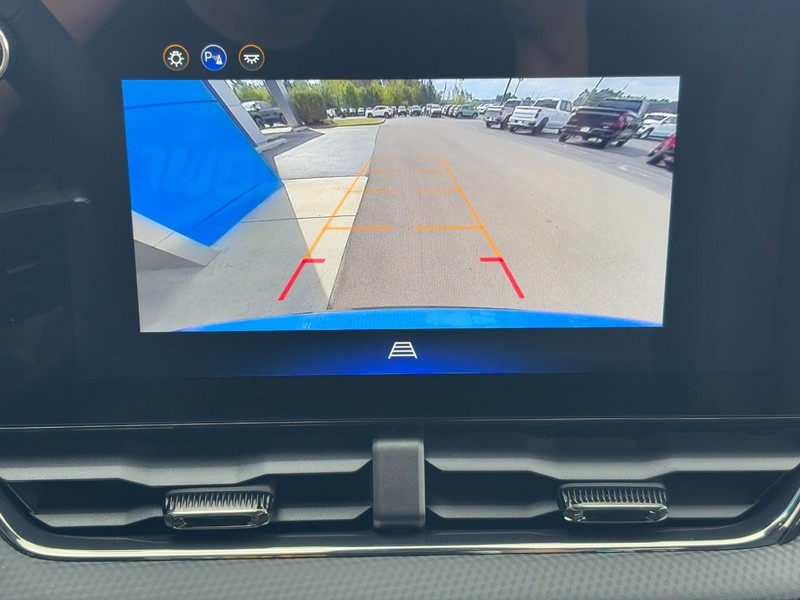 Chevrolet Equinox Vehicle Image 16