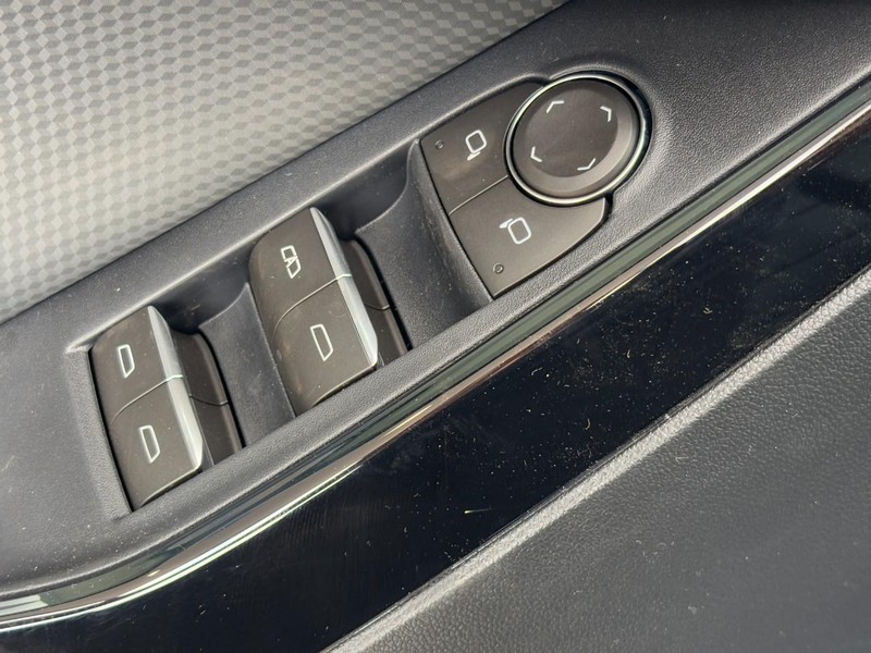 Chevrolet Equinox Vehicle Image 19