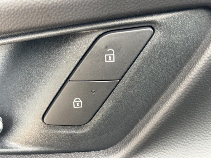 Chevrolet Equinox Vehicle Image 20