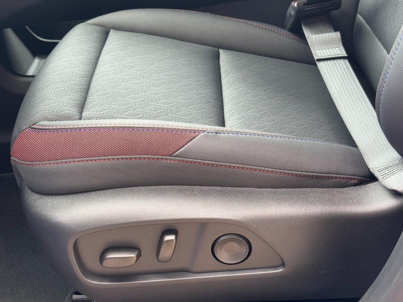 Chevrolet Equinox Vehicle Image 21