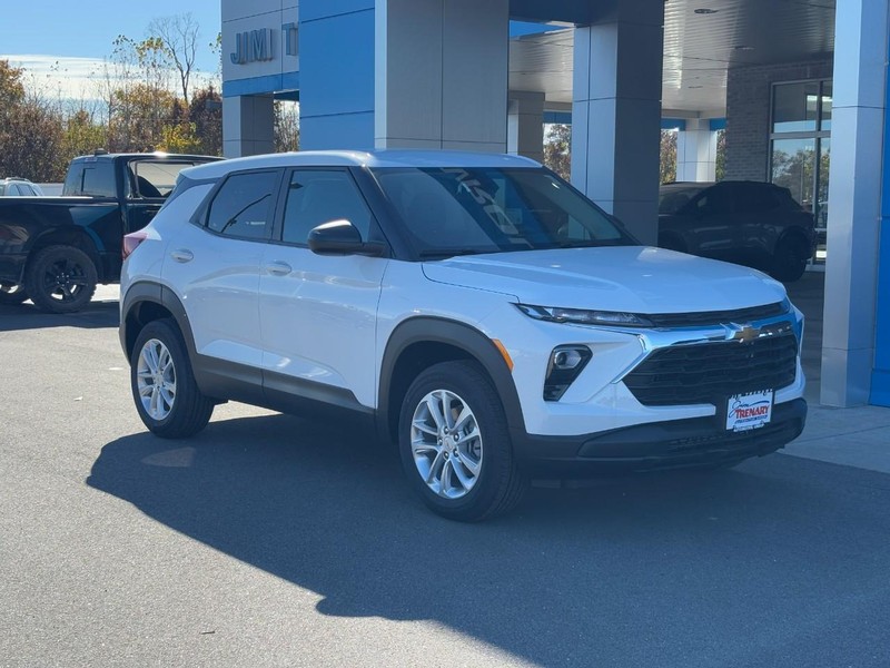 Chevrolet TrailBlazer Vehicle Image 02