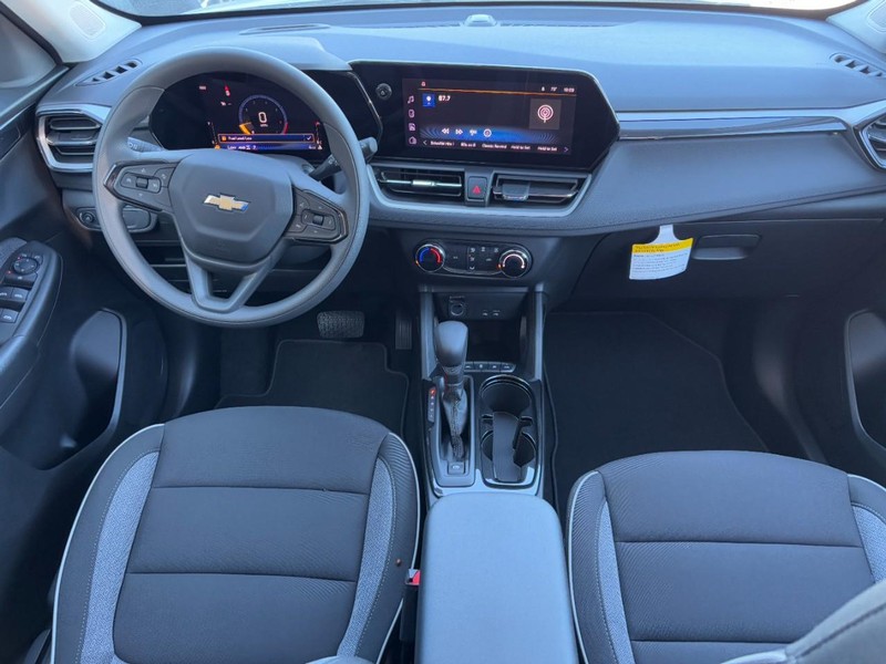 Chevrolet TrailBlazer Vehicle Image 06