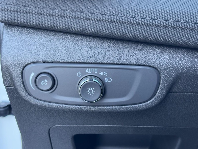 Chevrolet TrailBlazer Vehicle Image 11