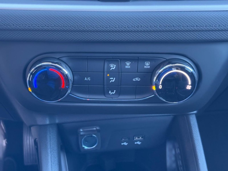 Chevrolet TrailBlazer Vehicle Image 17