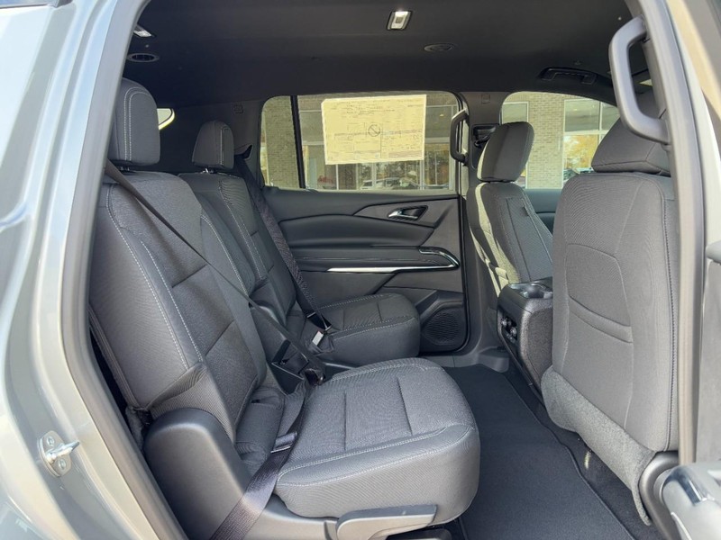 Chevrolet Traverse Vehicle Image 05