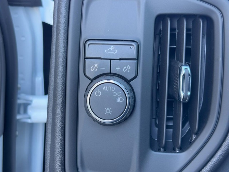 Chevrolet Silverado 1500 Vehicle Image 07