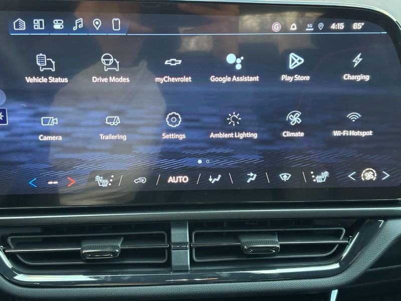 Chevrolet Equinox EV Vehicle Image 15