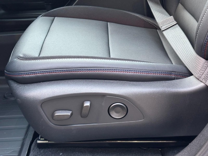 Chevrolet Equinox EV Vehicle Image 21