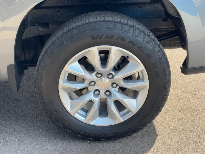 Chevrolet Silverado 1500 LTD Vehicle Image 07