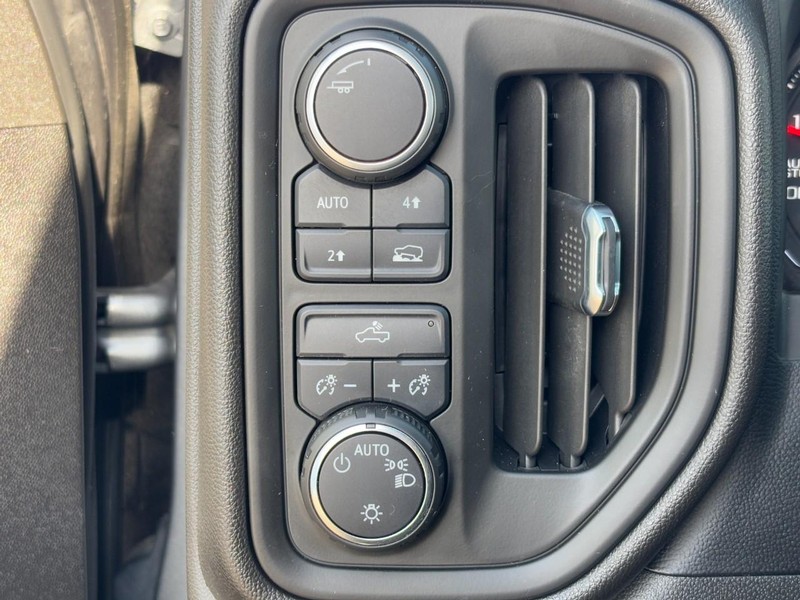 Chevrolet Silverado 1500 LTD Vehicle Image 16