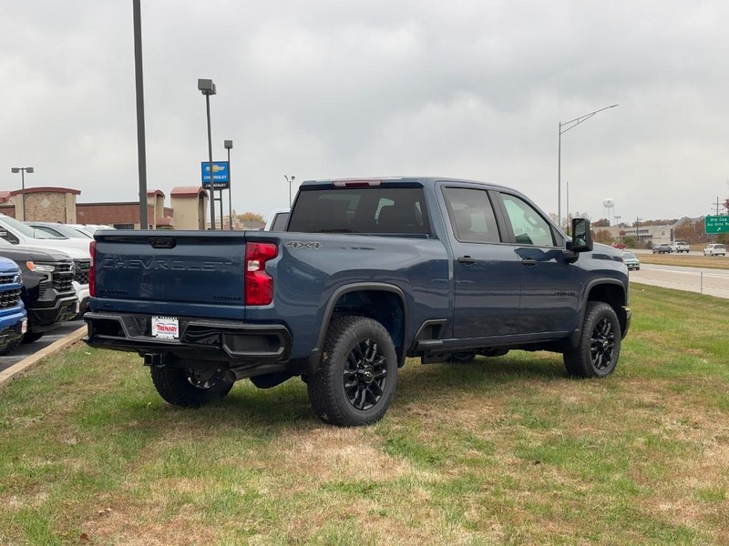 Chevrolet Silverado 2500HD Vehicle Image 03