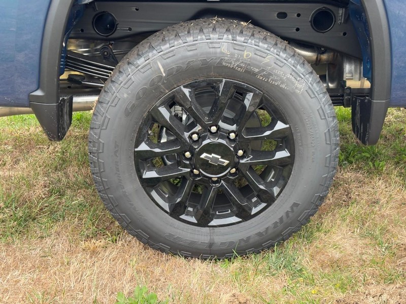 Chevrolet Silverado 2500HD Vehicle Image 04