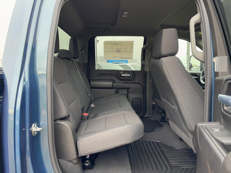 Chevrolet Silverado 2500HD Vehicle Image 05