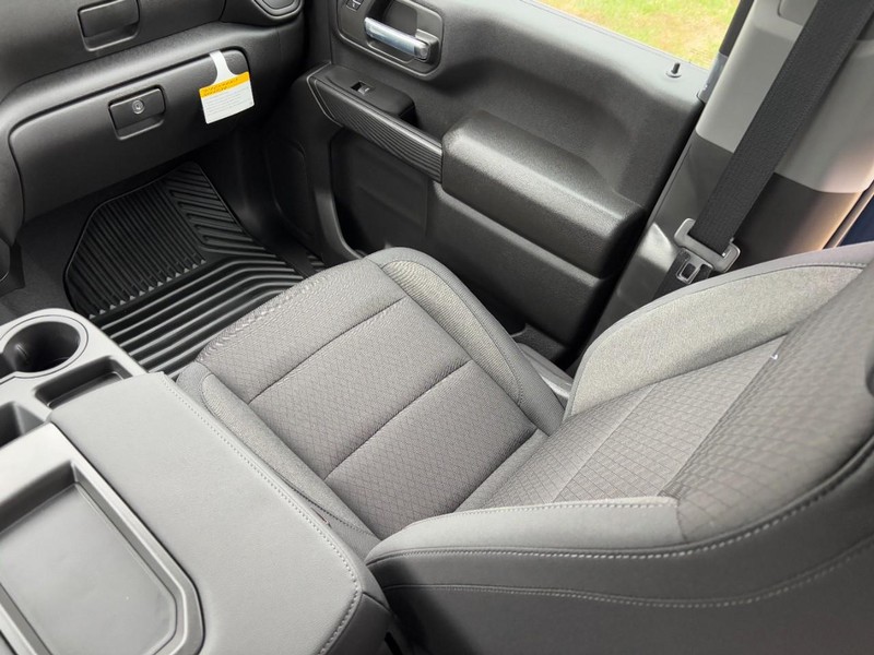 Chevrolet Silverado 2500HD Vehicle Image 10