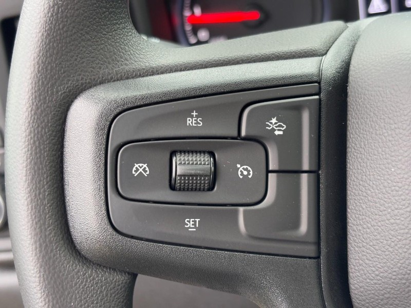 Chevrolet Silverado 2500HD Vehicle Image 12