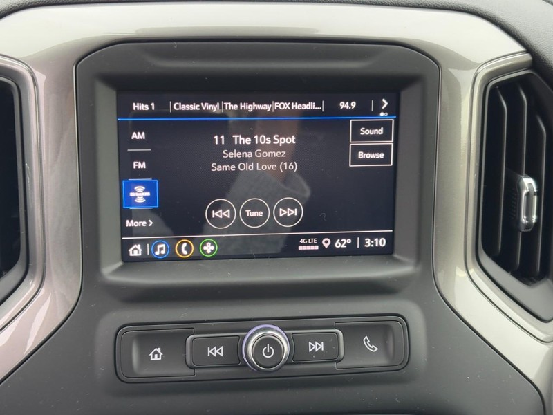 Chevrolet Silverado 2500HD Vehicle Image 14