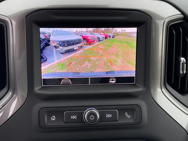 Chevrolet Silverado 2500HD Vehicle Image 15