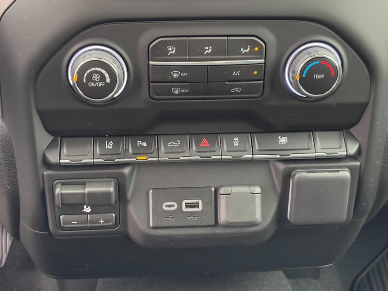 Chevrolet Silverado 2500HD Vehicle Image 16