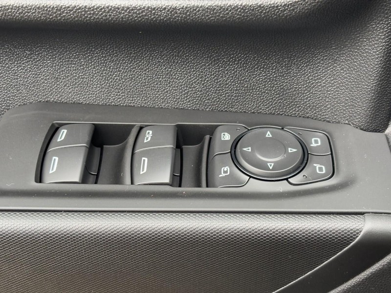 Chevrolet Silverado 2500HD Vehicle Image 17