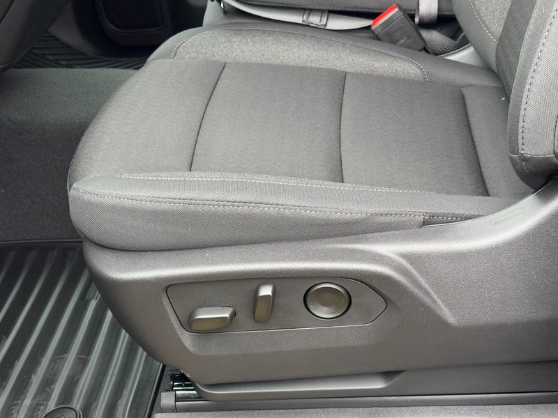 Chevrolet Silverado 2500HD Vehicle Image 19