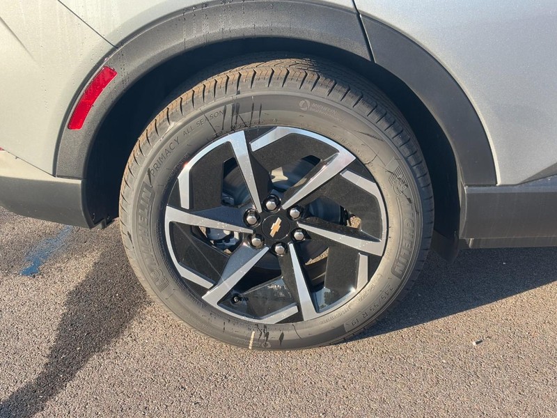 Chevrolet Equinox EV Vehicle Image 04