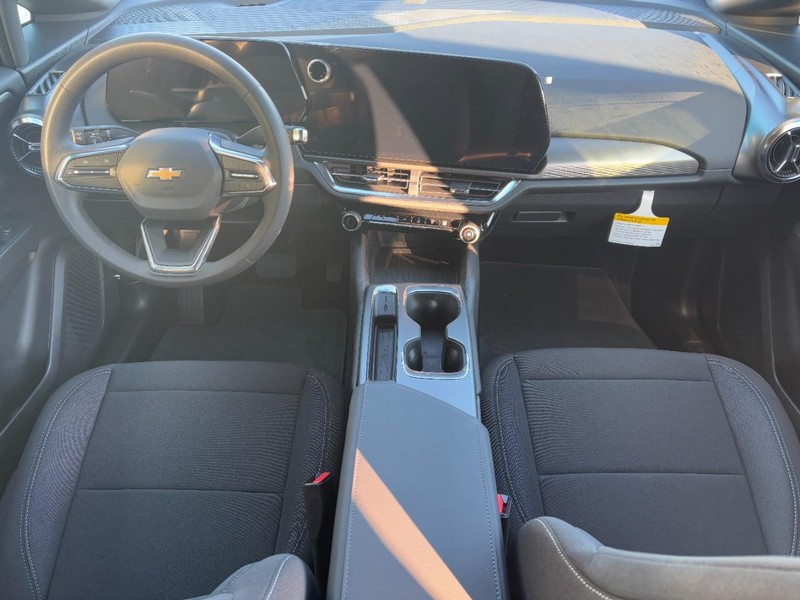 Chevrolet Equinox EV Vehicle Image 06