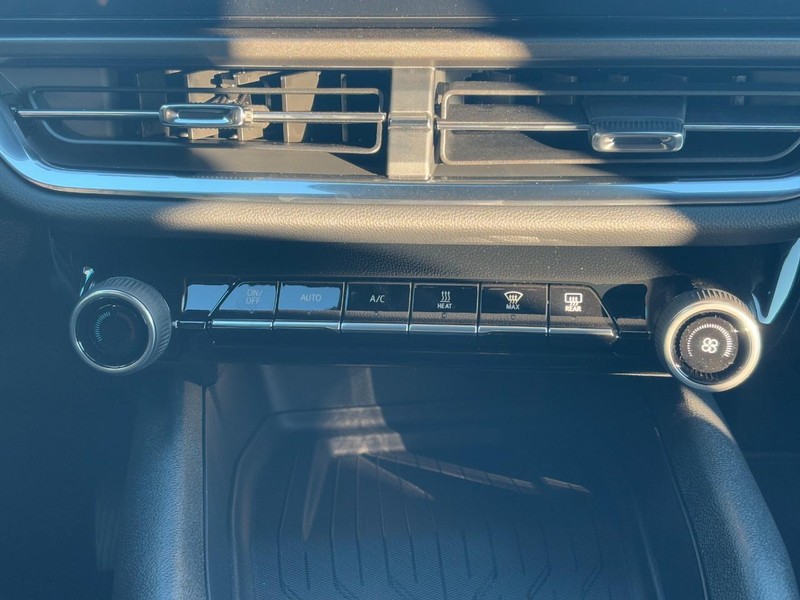 Chevrolet Equinox EV Vehicle Image 09