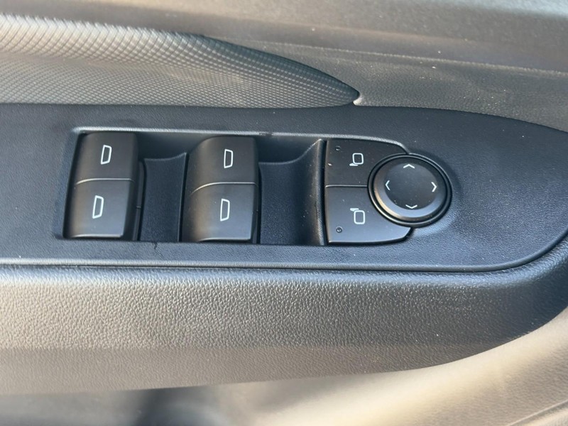 Chevrolet Equinox EV Vehicle Image 19