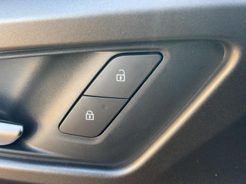 Chevrolet Equinox EV Vehicle Image 20