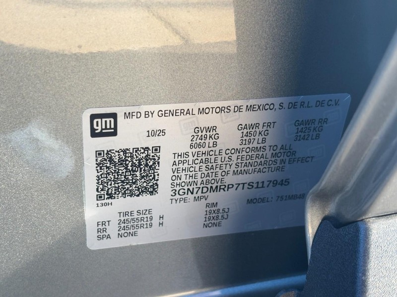 Chevrolet Equinox EV Vehicle Image 22